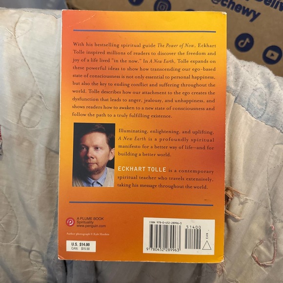 A New Earth by Eckhart Tolle - Picture 2 of 2